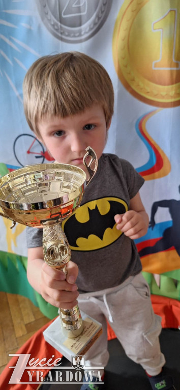 Sportowy pokaz mody w  przedszkolu