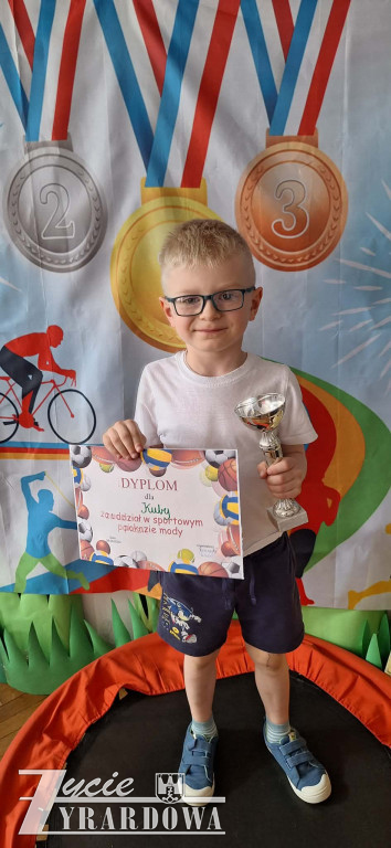 Sportowy pokaz mody w  przedszkolu