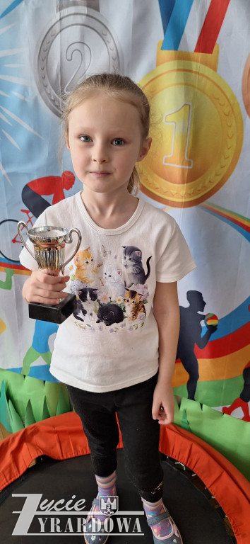 Sportowy pokaz mody w  przedszkolu