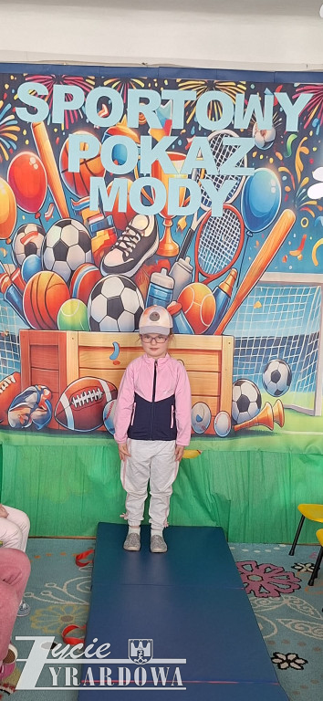 Sportowy pokaz mody w  przedszkolu