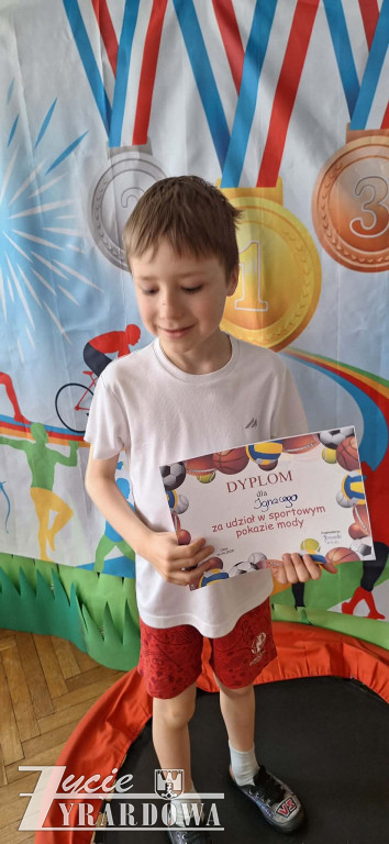 Sportowy pokaz mody w  przedszkolu