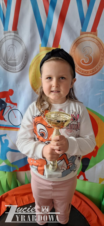 Sportowy pokaz mody w  przedszkolu