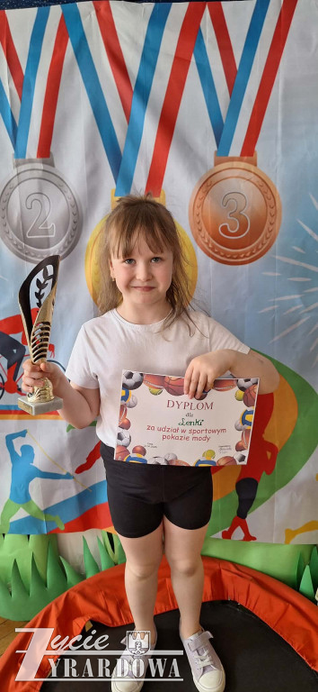 Sportowy pokaz mody w  przedszkolu