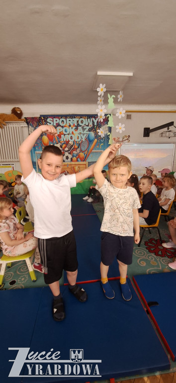 Sportowy pokaz mody w  przedszkolu