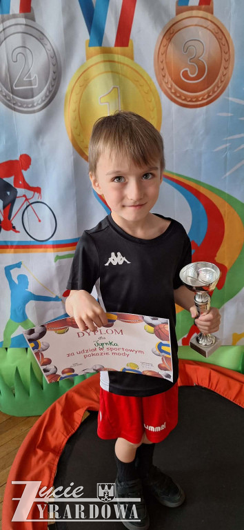 Sportowy pokaz mody w  przedszkolu