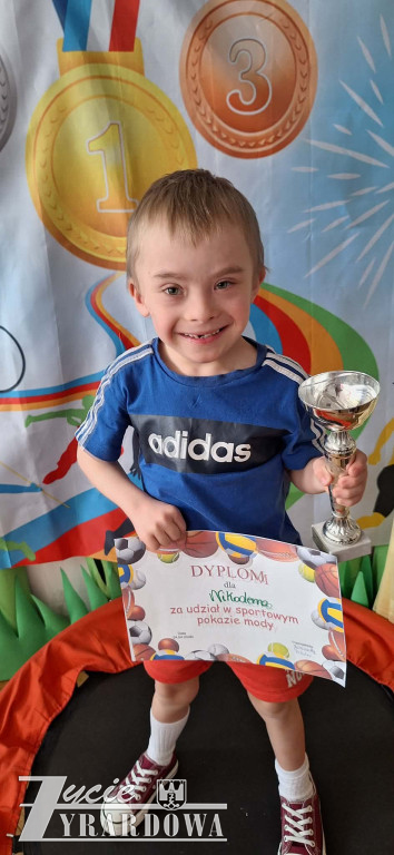 Sportowy pokaz mody w  przedszkolu