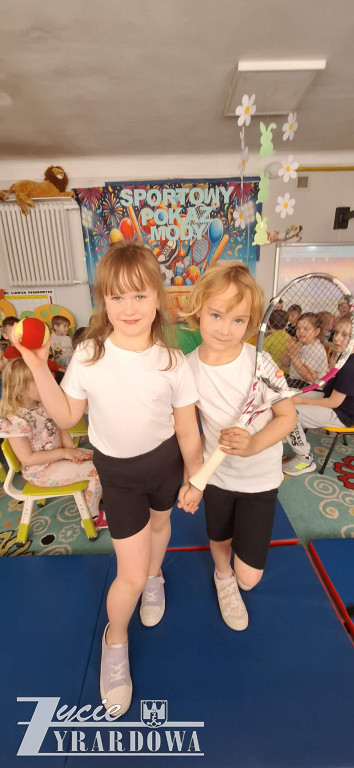 Sportowy pokaz mody w  przedszkolu