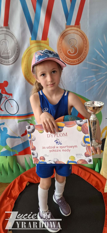 Sportowy pokaz mody w  przedszkolu