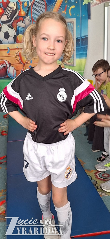 Sportowy pokaz mody w  przedszkolu