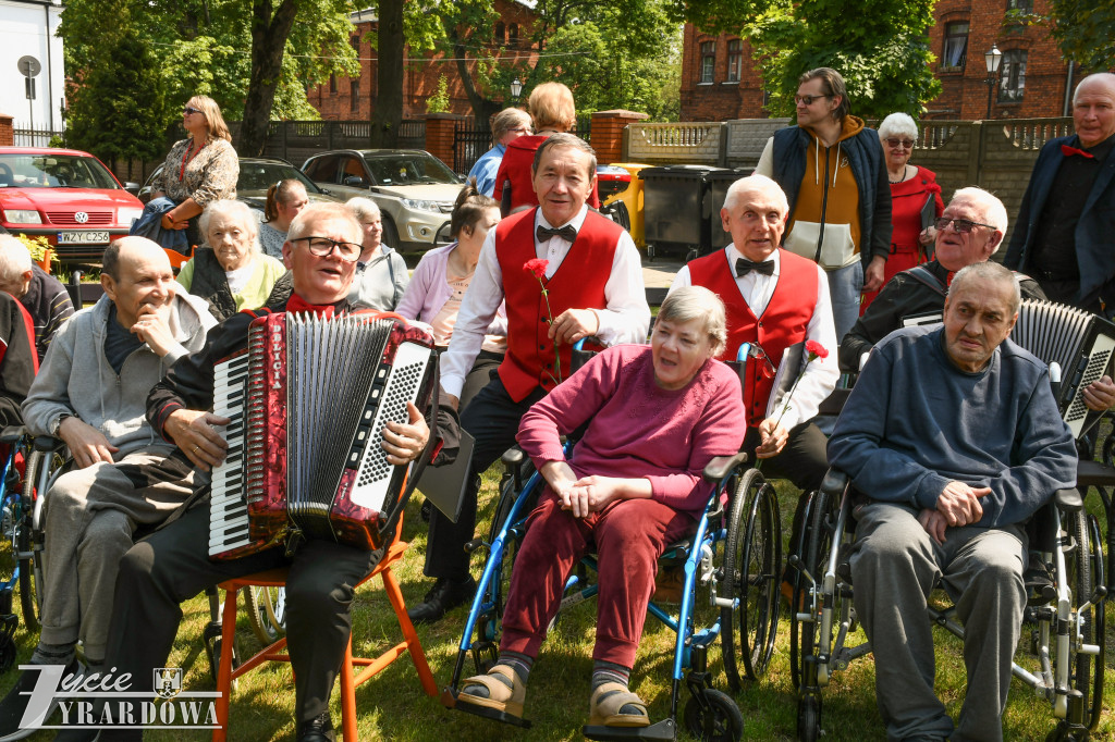 Śpiewem i muzyką radują serca