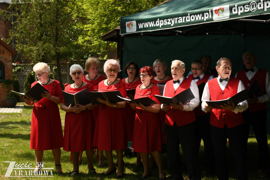 Śpiewem i muzyką radują serca