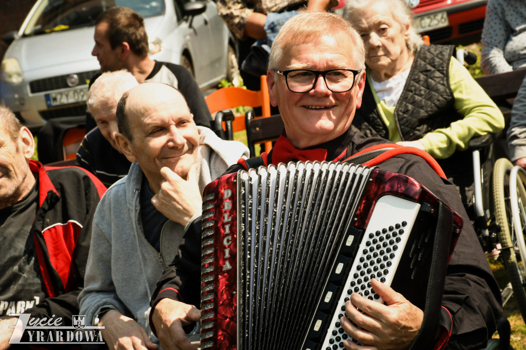 Śpiewem i muzyką radują serca
