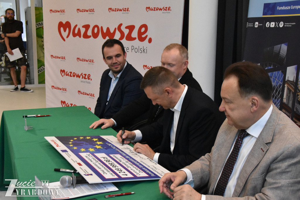 Od Marszałka – 15 milionów w świątecznym prezencie