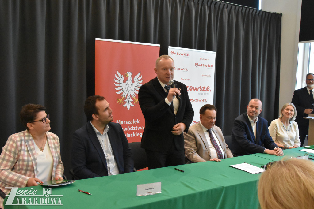 Od Marszałka – 15 milionów w świątecznym prezencie