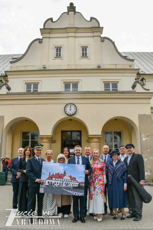Gwizd parowozu i nowa przyszłość dworca