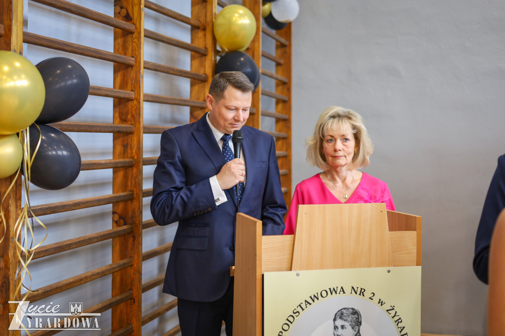 W rytmie poloneza pożegnali szkołę