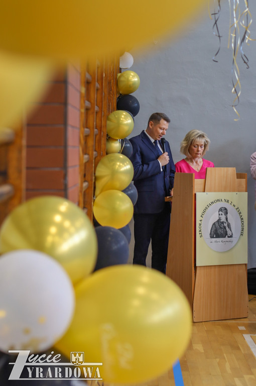 W rytmie poloneza pożegnali szkołę
