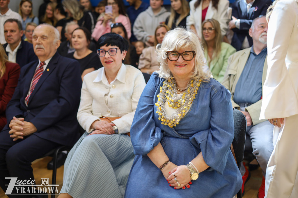 W rytmie poloneza pożegnali szkołę