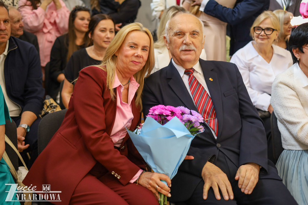 W rytmie poloneza pożegnali szkołę