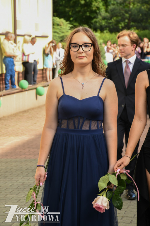Ósmoklasiści żegnają szkołę z klasą