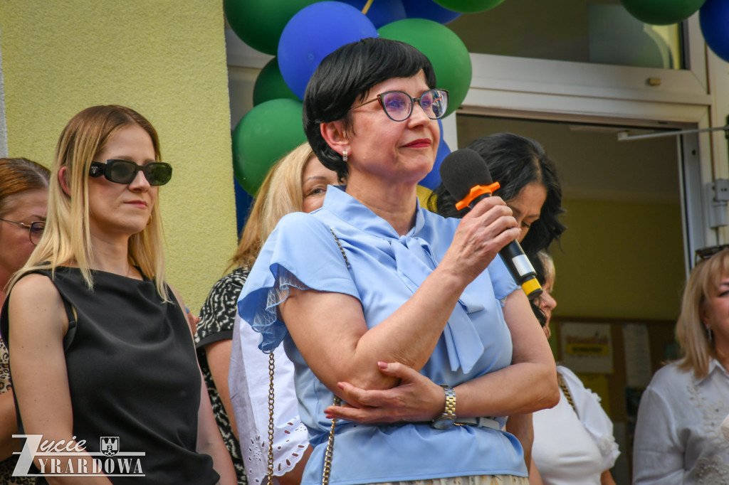Ósmoklasiści żegnają szkołę z klasą