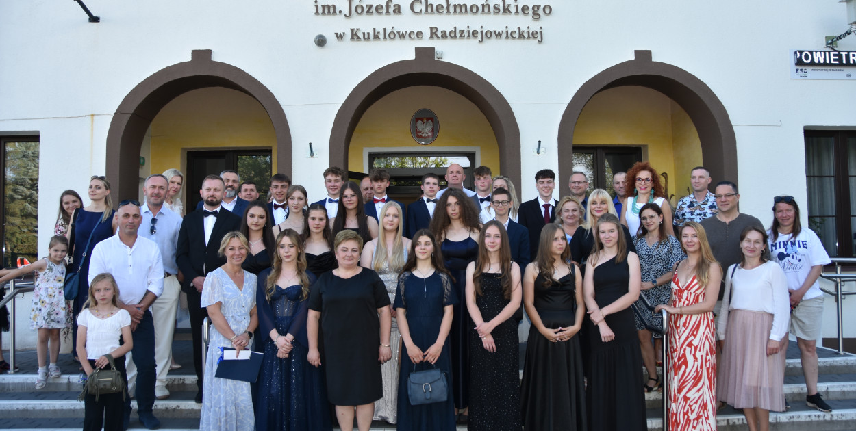 Zostali absolwentami szkoły im. Józefa Chełmońskiego