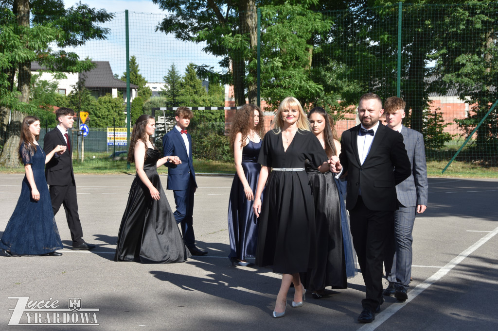 Zostali absolwentami szkoły im. Józefa Chełmońskiego