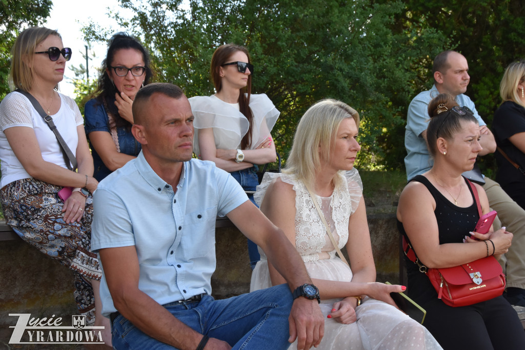 Zostali absolwentami szkoły im. Józefa Chełmońskiego
