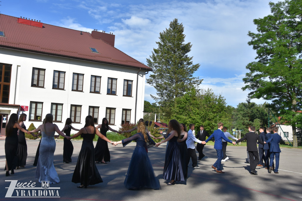 Zostali absolwentami szkoły im. Józefa Chełmońskiego