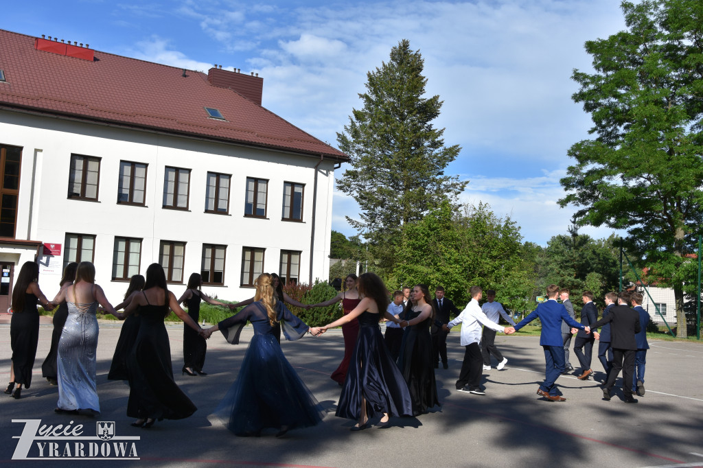 Zostali absolwentami szkoły im. Józefa Chełmońskiego