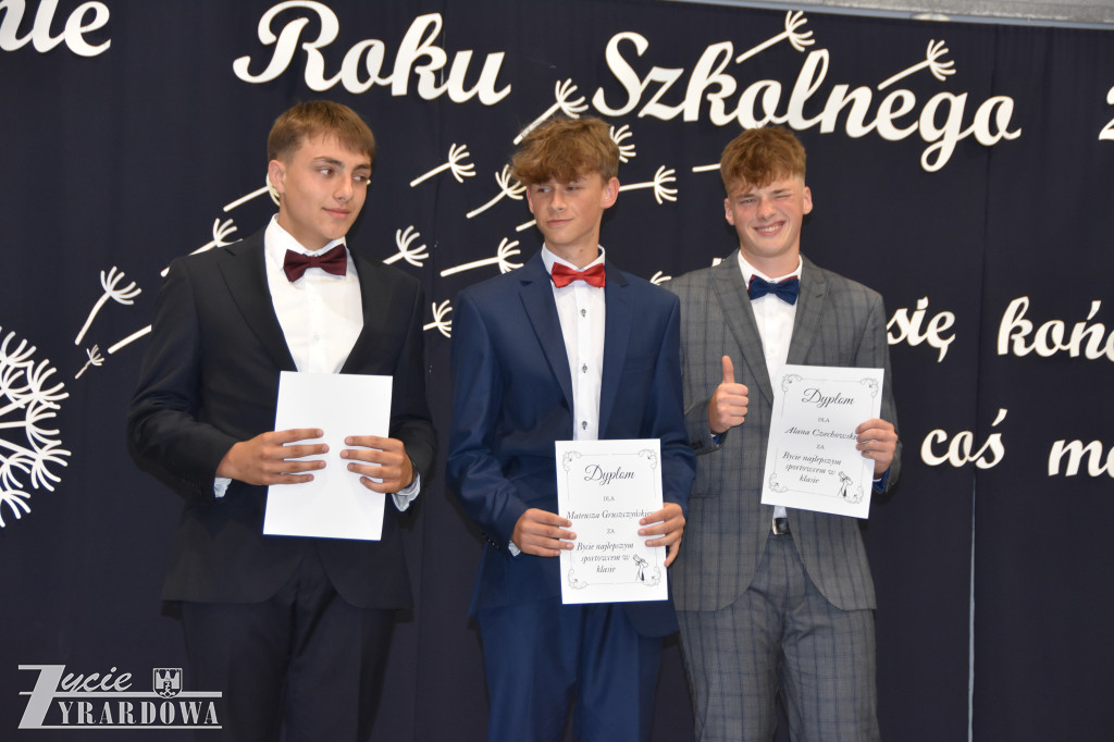 Zostali absolwentami szkoły im. Józefa Chełmońskiego