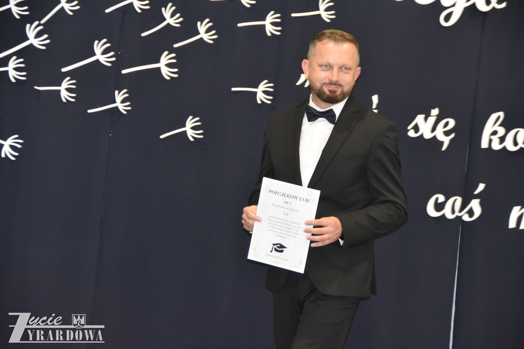 Zostali absolwentami szkoły im. Józefa Chełmońskiego