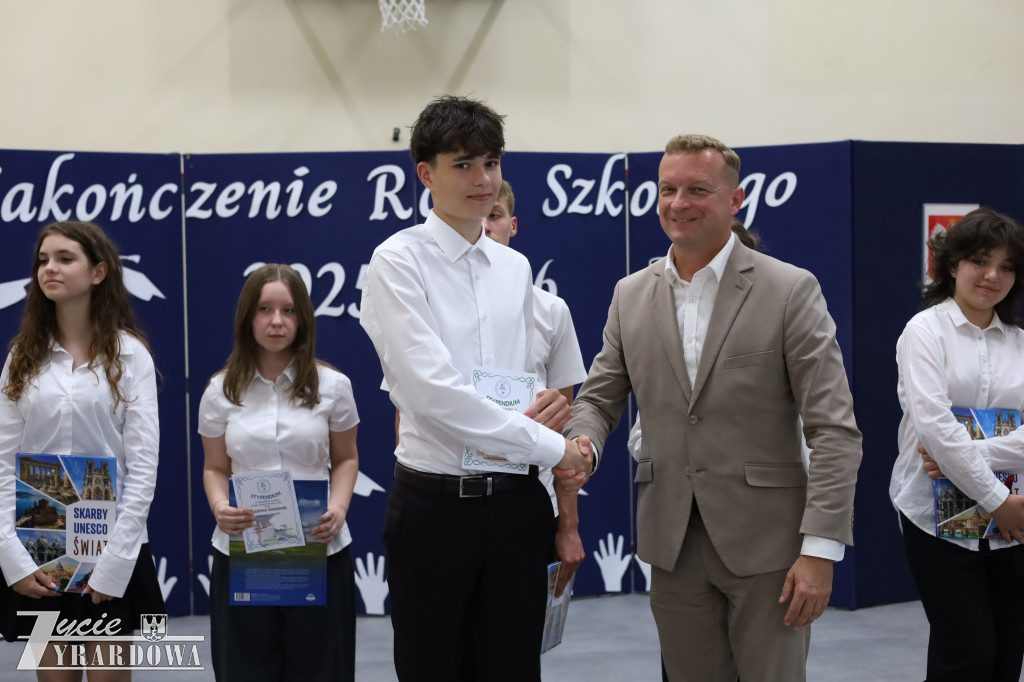 Z dumą i wzruszeniem żegnają 