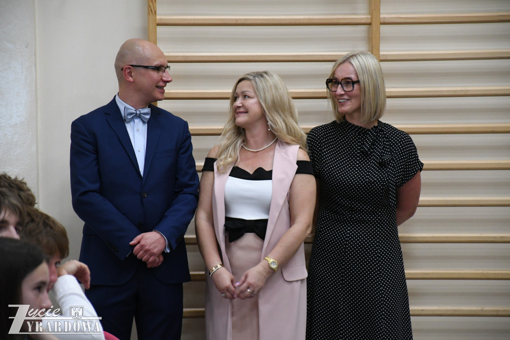 Z dumą i wzruszeniem żegnają 