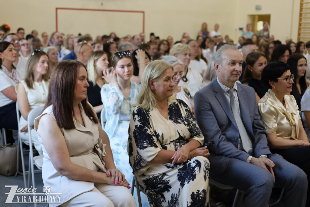 Z dumą i wzruszeniem żegnają 