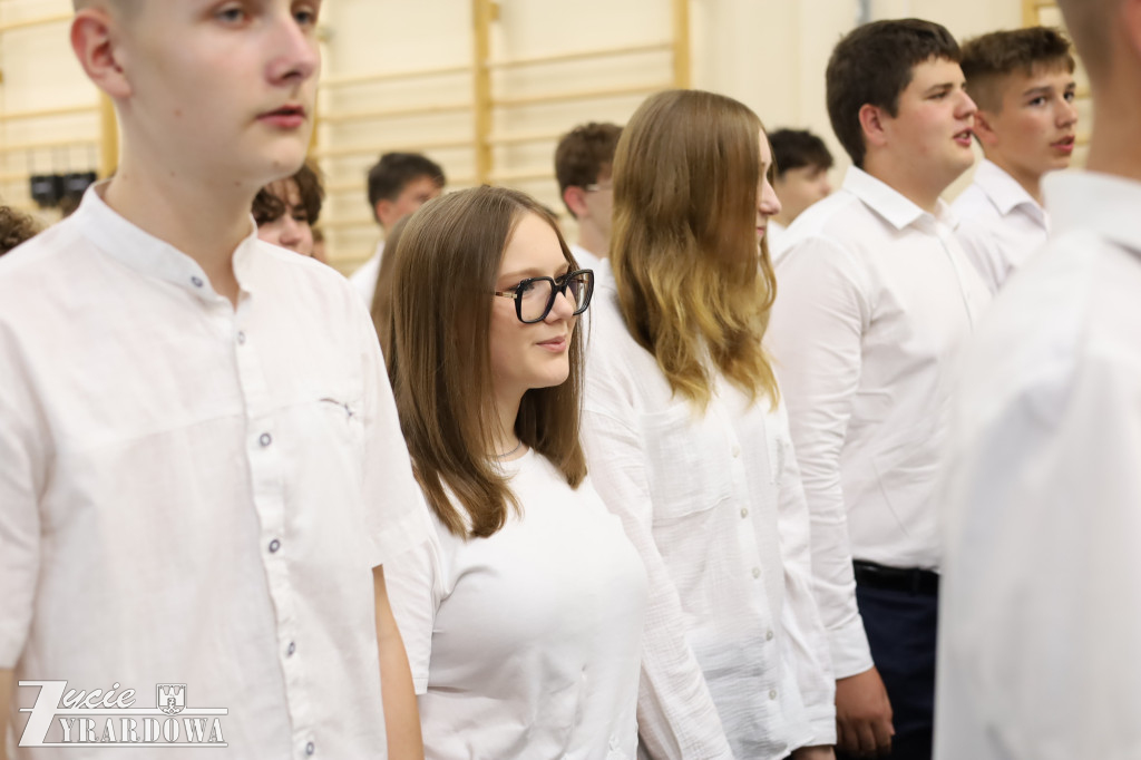 Z dumą i wzruszeniem żegnają 
