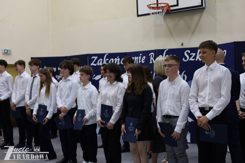 Z dumą i wzruszeniem żegnają 