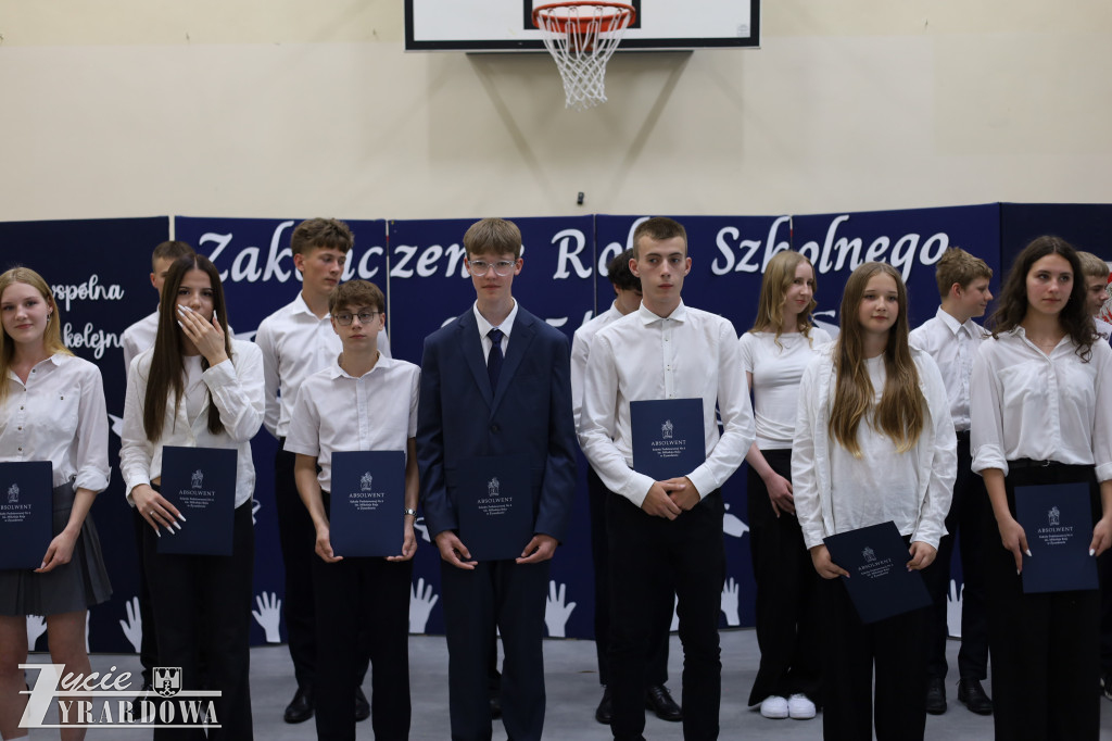 Z dumą i wzruszeniem żegnają 