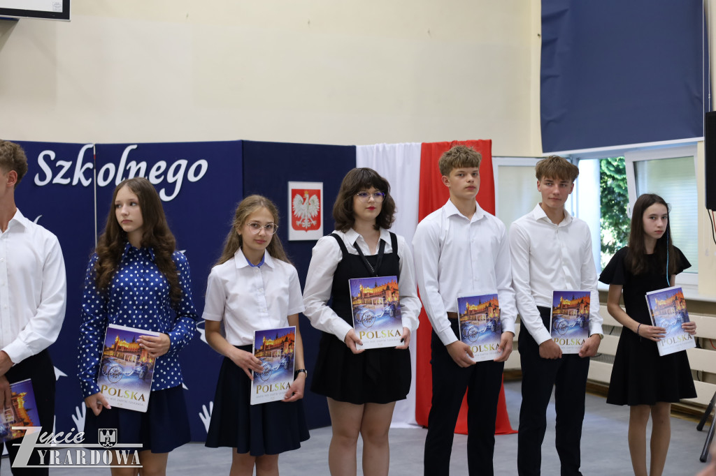Z dumą i wzruszeniem żegnają 