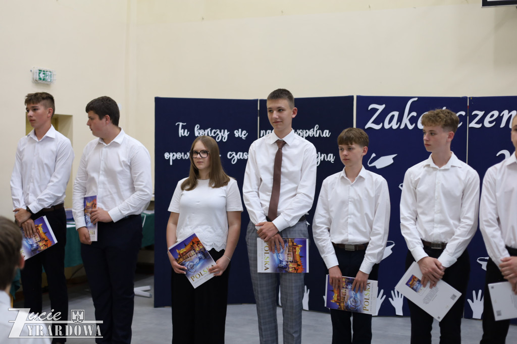 Z dumą i wzruszeniem żegnają 