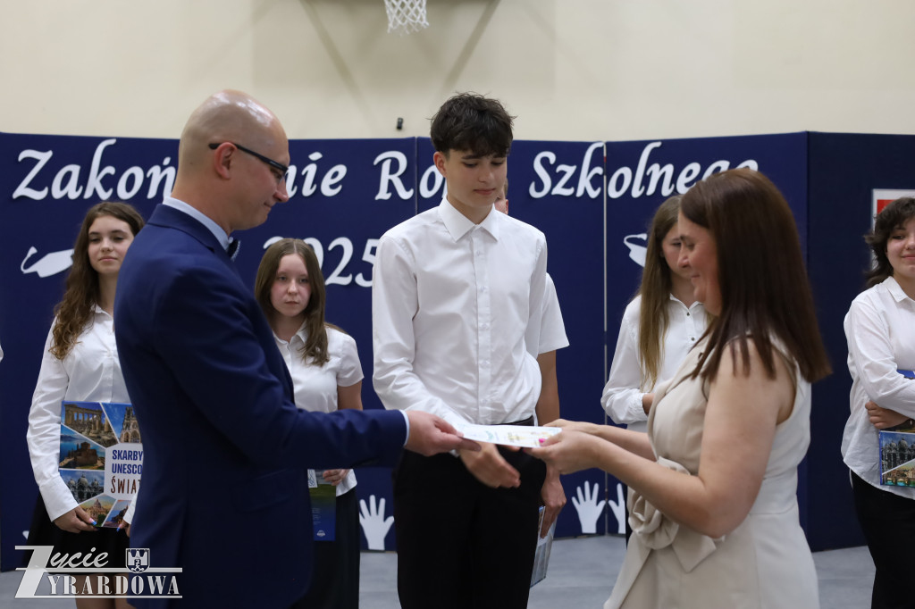 Z dumą i wzruszeniem żegnają 