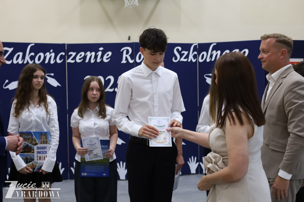 Z dumą i wzruszeniem żegnają 