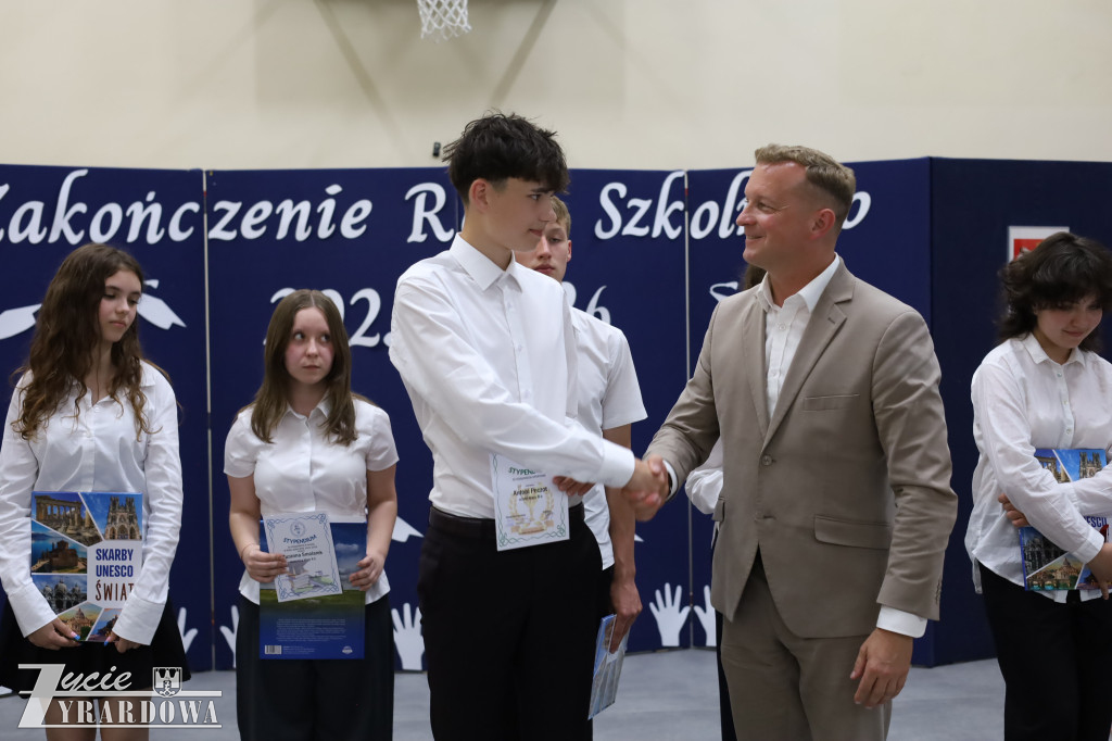 Z dumą i wzruszeniem żegnają 