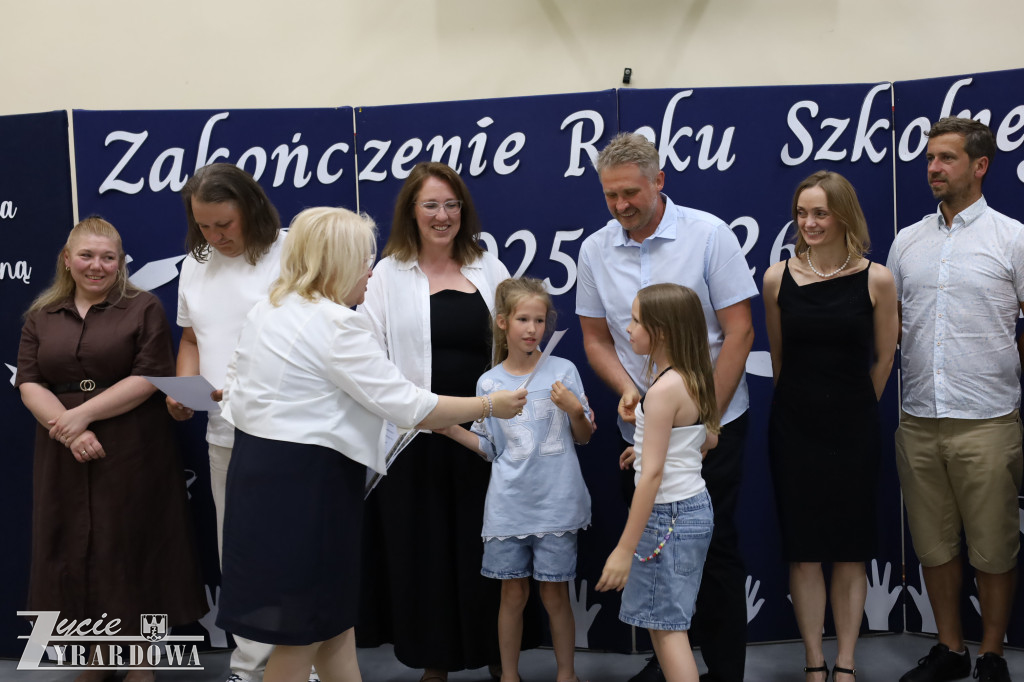 Z dumą i wzruszeniem żegnają 