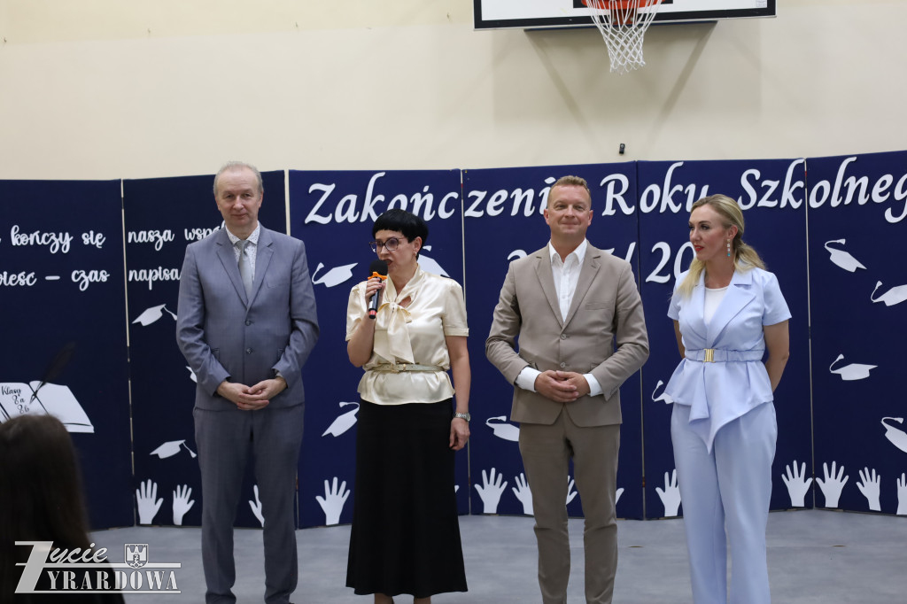 Z dumą i wzruszeniem żegnają 