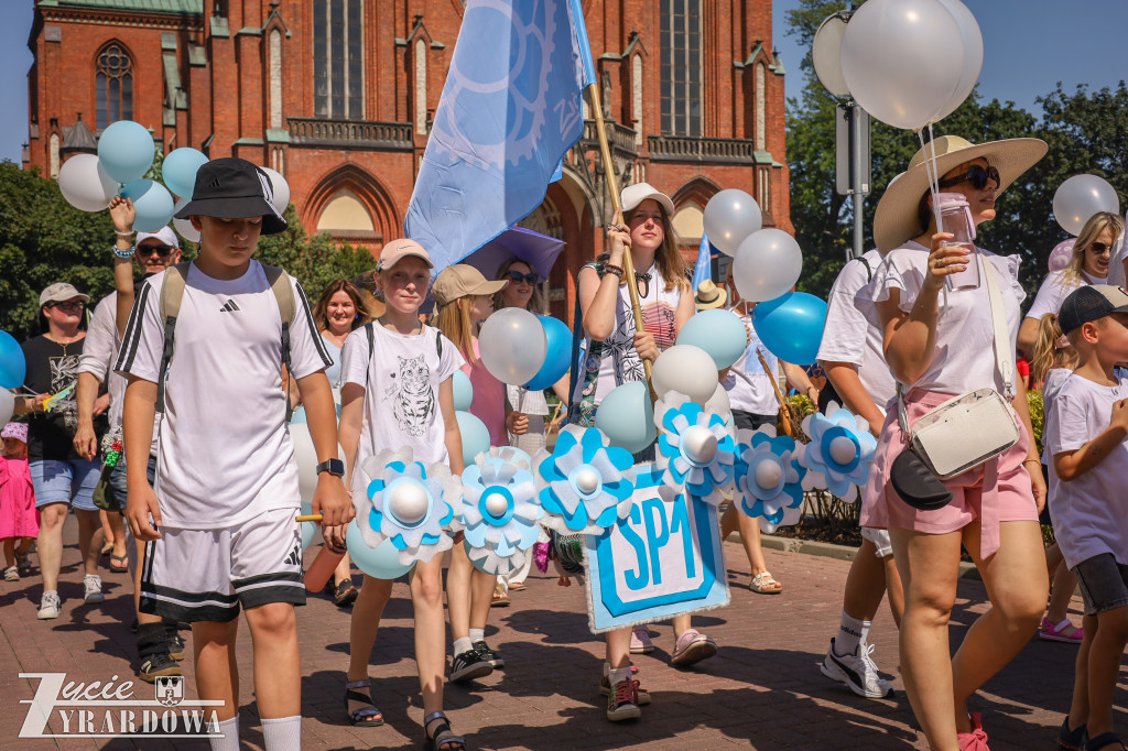 Parada otwierająca Święto Lnu