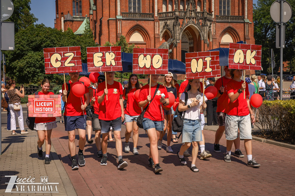 Parada otwierająca Święto Lnu