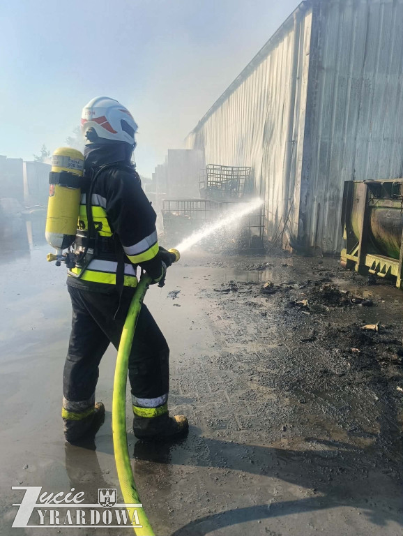 Płonęła hala z odpadami pod Mszczonowem
