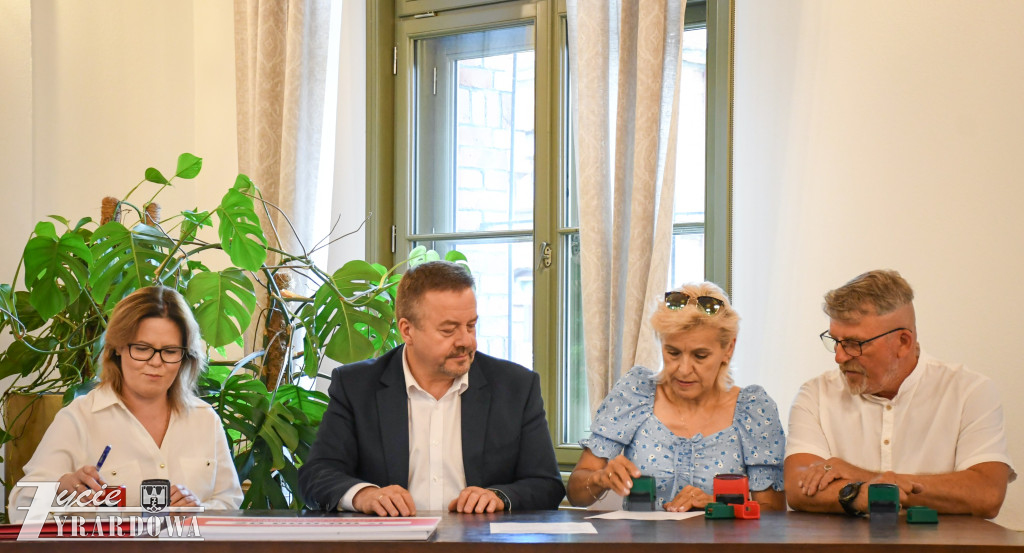 Wsparcie dla ROD w Żyrardowie – podpisano umowy