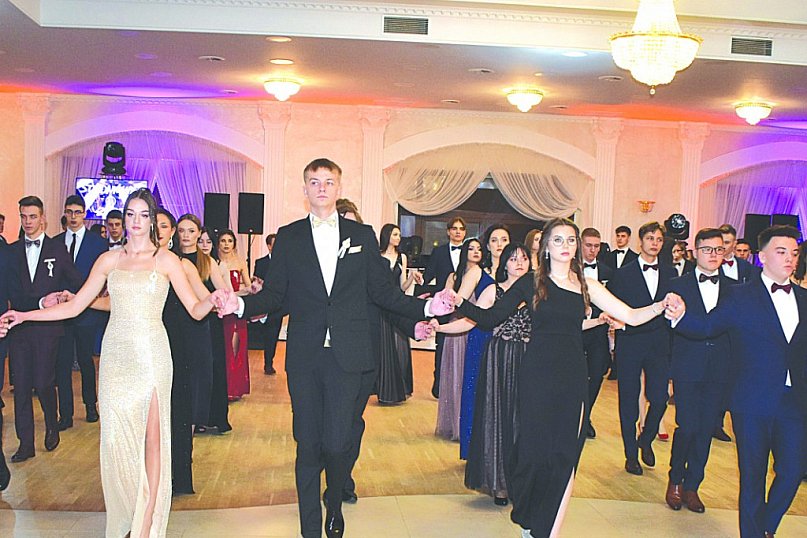 Po tradycyjnym balu "Czerwoniaka" pozostało 100 dni do matury